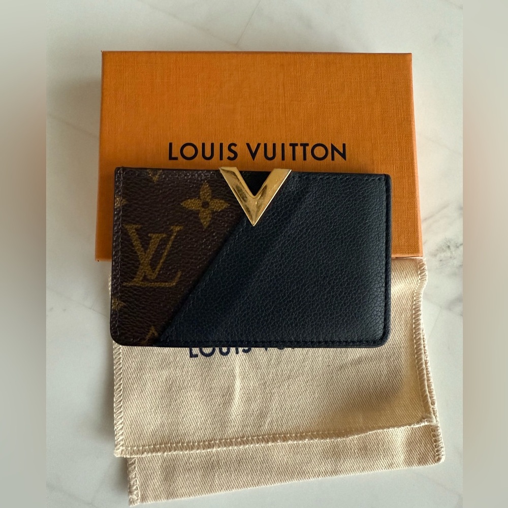 Authentic Louis Vuitton kimono card holder $250